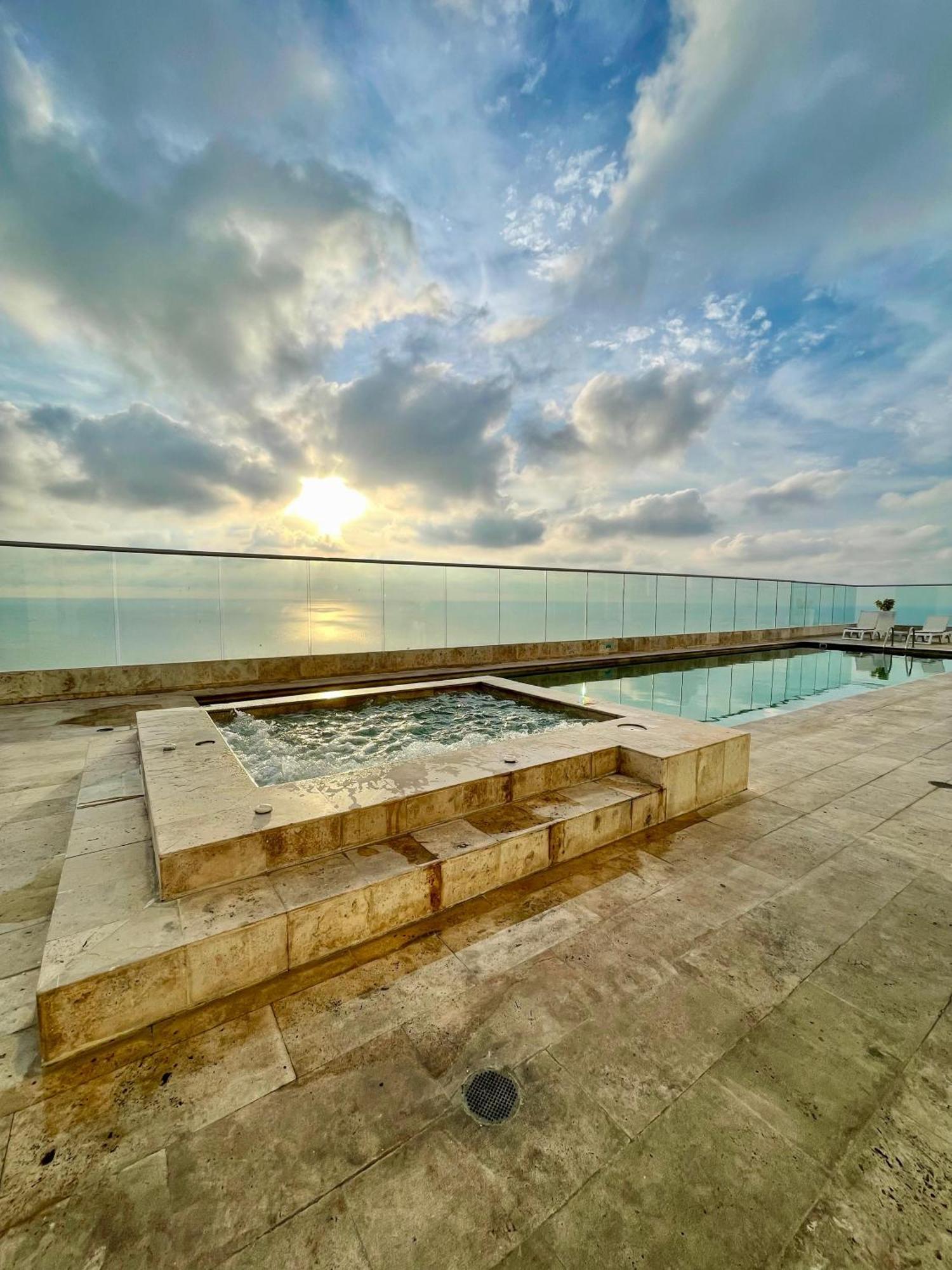 En Cerca Al Hilton * Cartagena